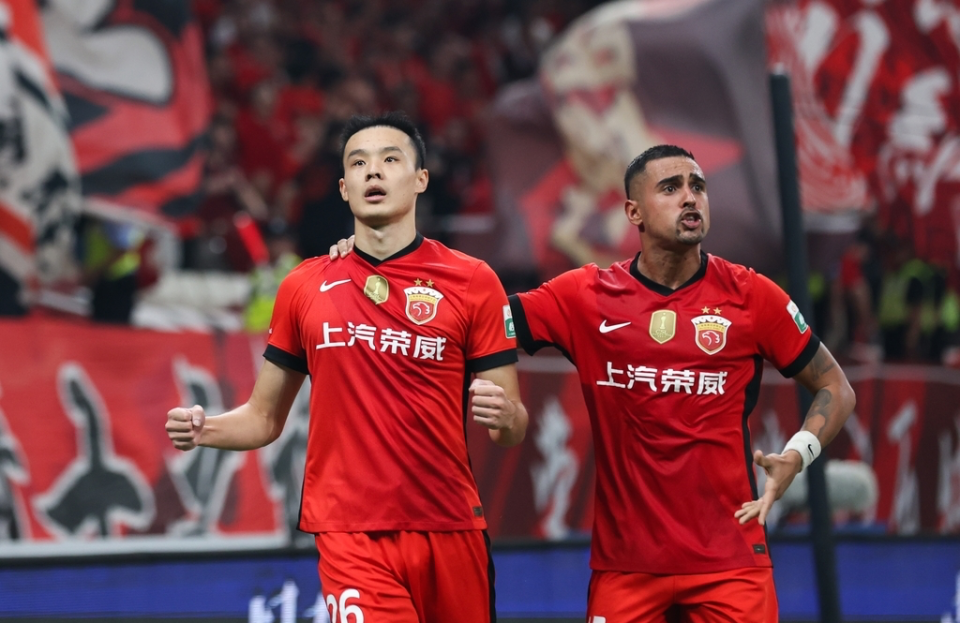 星空体育app官方网站-中超形势：蓉城2分领跑！申花跌第3+国安掉队，前4名下轮直接对话