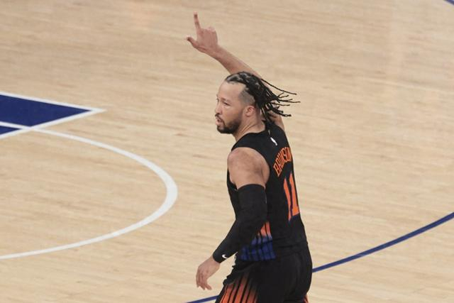 星空体育app-只差13分！库里保持了9年的NBA历史纪录，即将被布伦森打破|斯蒂芬·库里|季后赛|尼克斯|总决赛|圣安东尼奥马刺队_新浪体育_新浪新闻